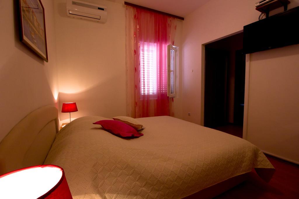 Apartments And Rooms Dis Vis Room photo