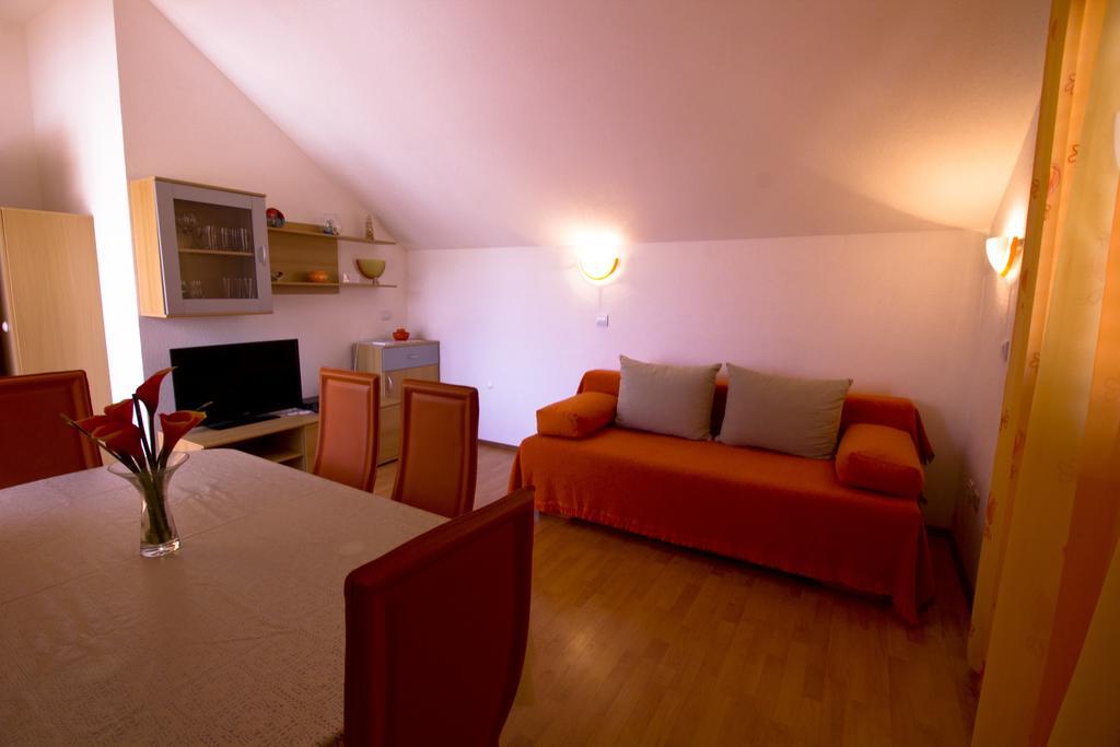 Apartments And Rooms Dis Vis Room photo