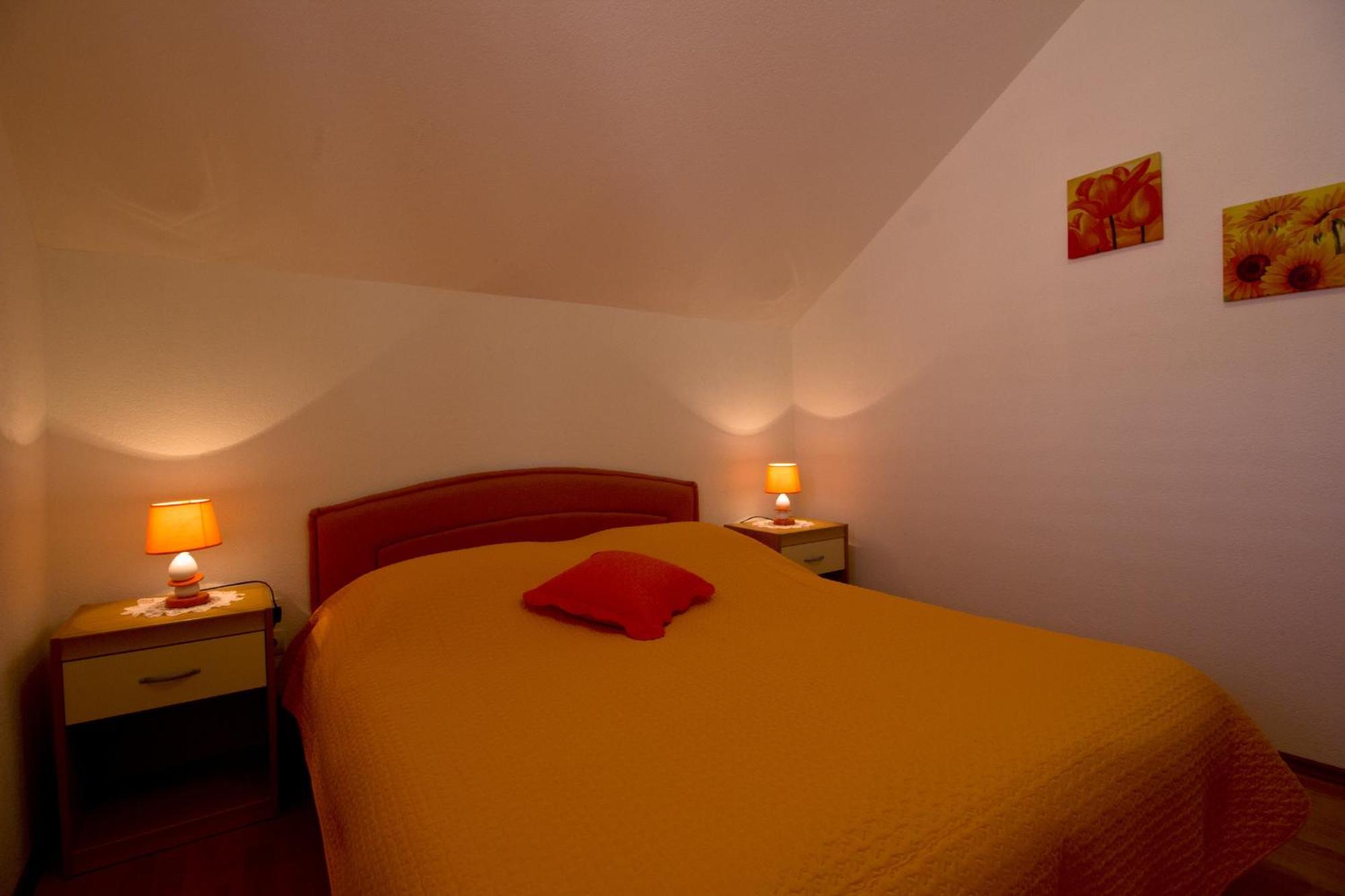 Apartments And Rooms Dis Vis Room photo