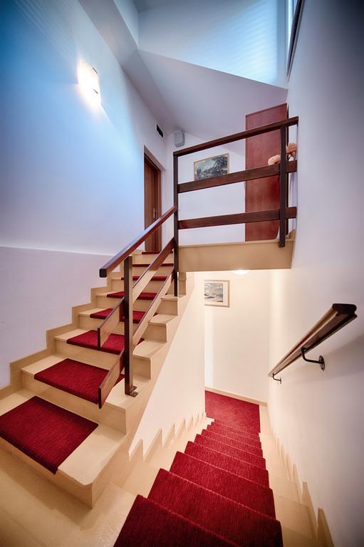 Apartments And Rooms Dis Vis Exterior photo