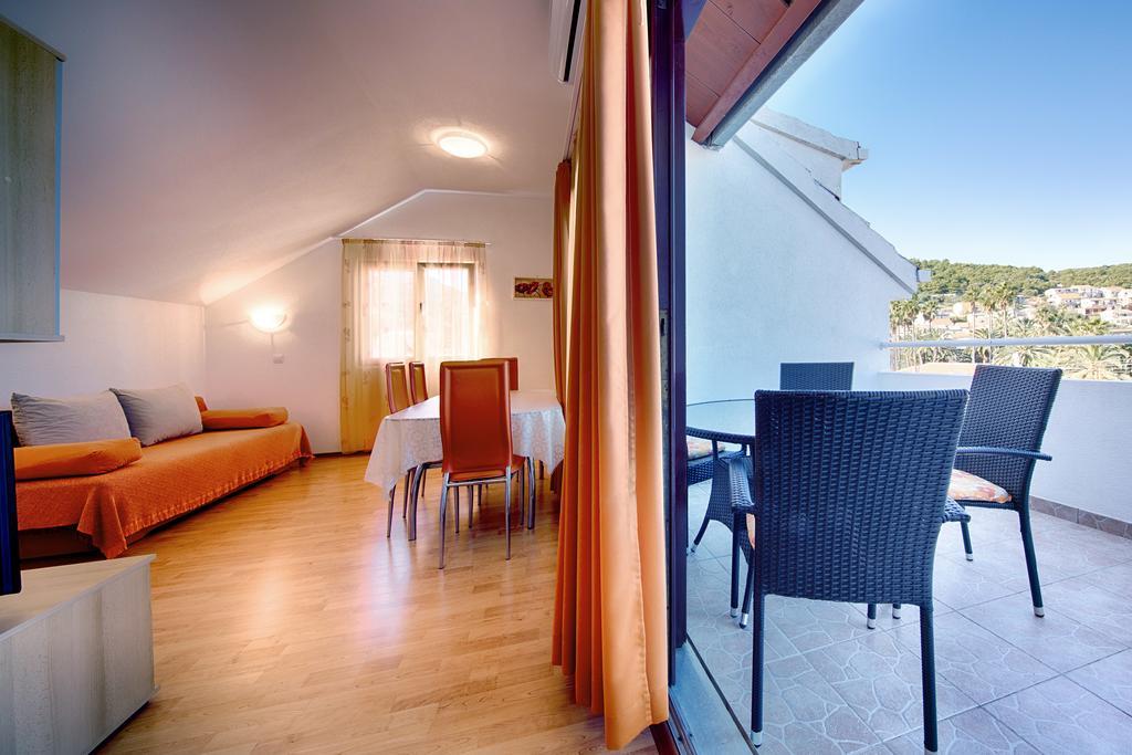 Apartments And Rooms Dis Vis Exterior photo