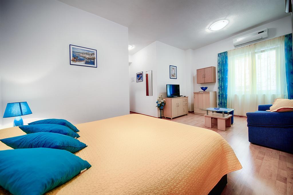 Apartments And Rooms Dis Vis Exterior photo