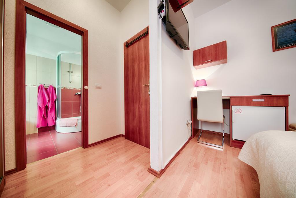 Apartments And Rooms Dis Vis Room photo